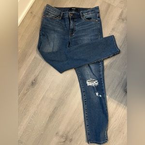 Hudson Tally Skinny. Distressed knee. Fits like a straight leg. Size 27.